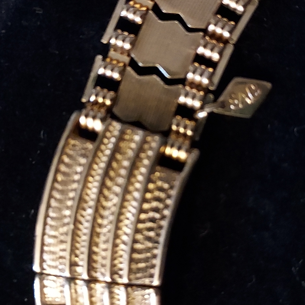 ๐SAC Retro Goldtone choker - Picture 3 of 3